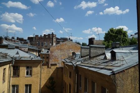 Вид из окна на крыши питерской Коломны из дома №4 в Дровяном переулке